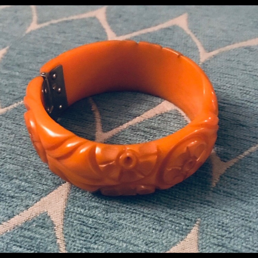 Reproduction Bakelite-style carved hinge bracelet